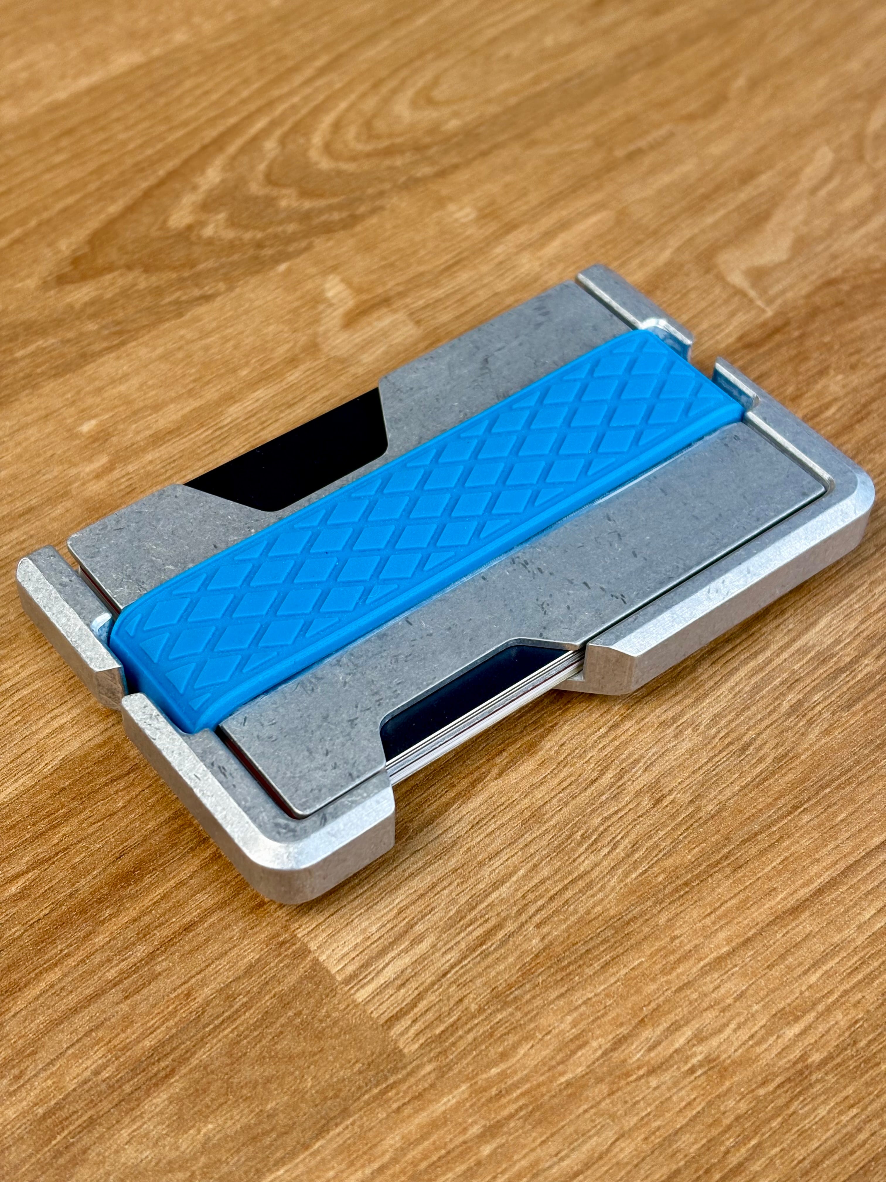 Minimal Card Wallet – Compact Carry, RFID Protection
