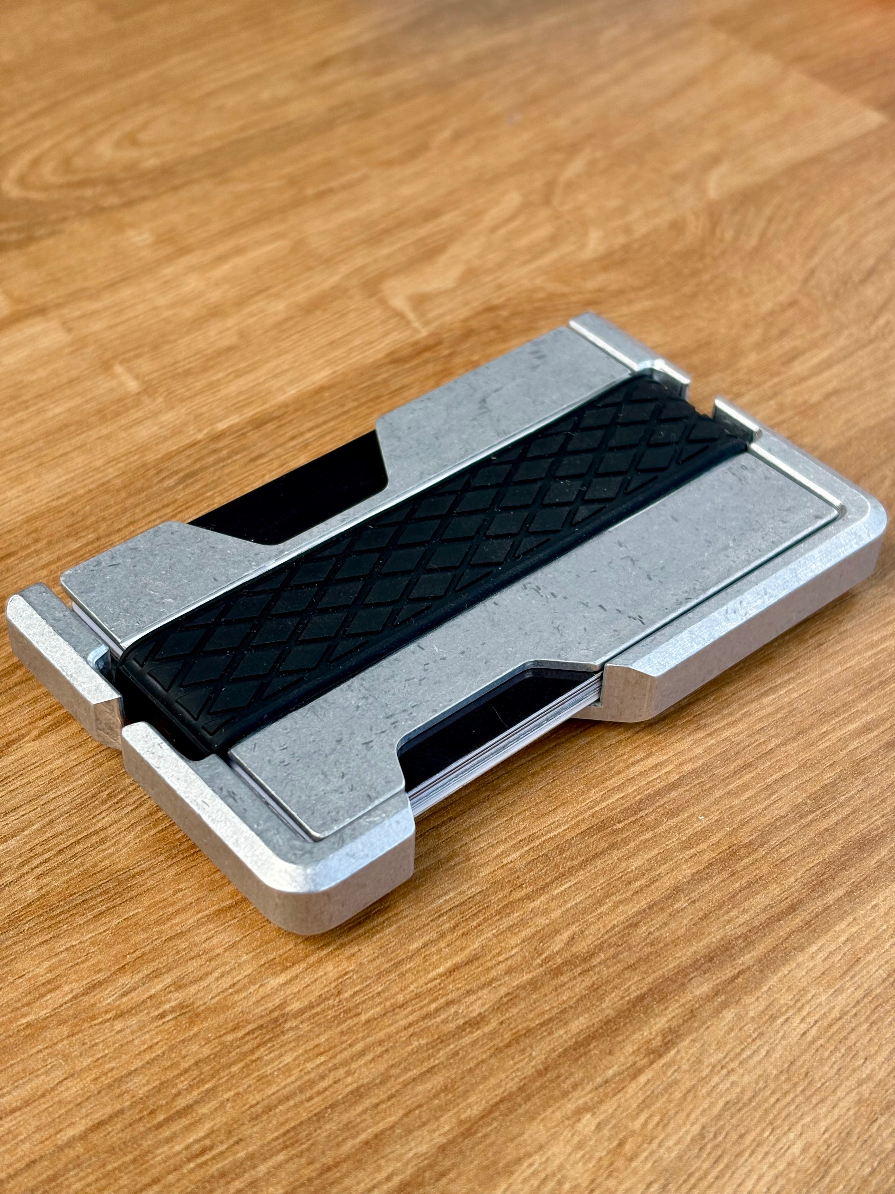 Minimal Card Wallet – Compact Carry, RFID Protection