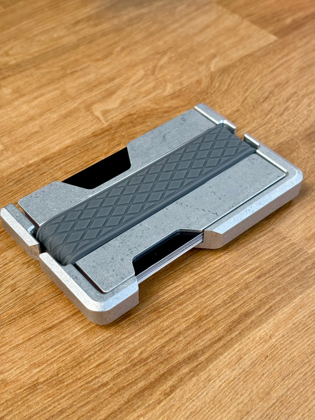 Minimal Card Wallet – Compact Carry, RFID Protection
