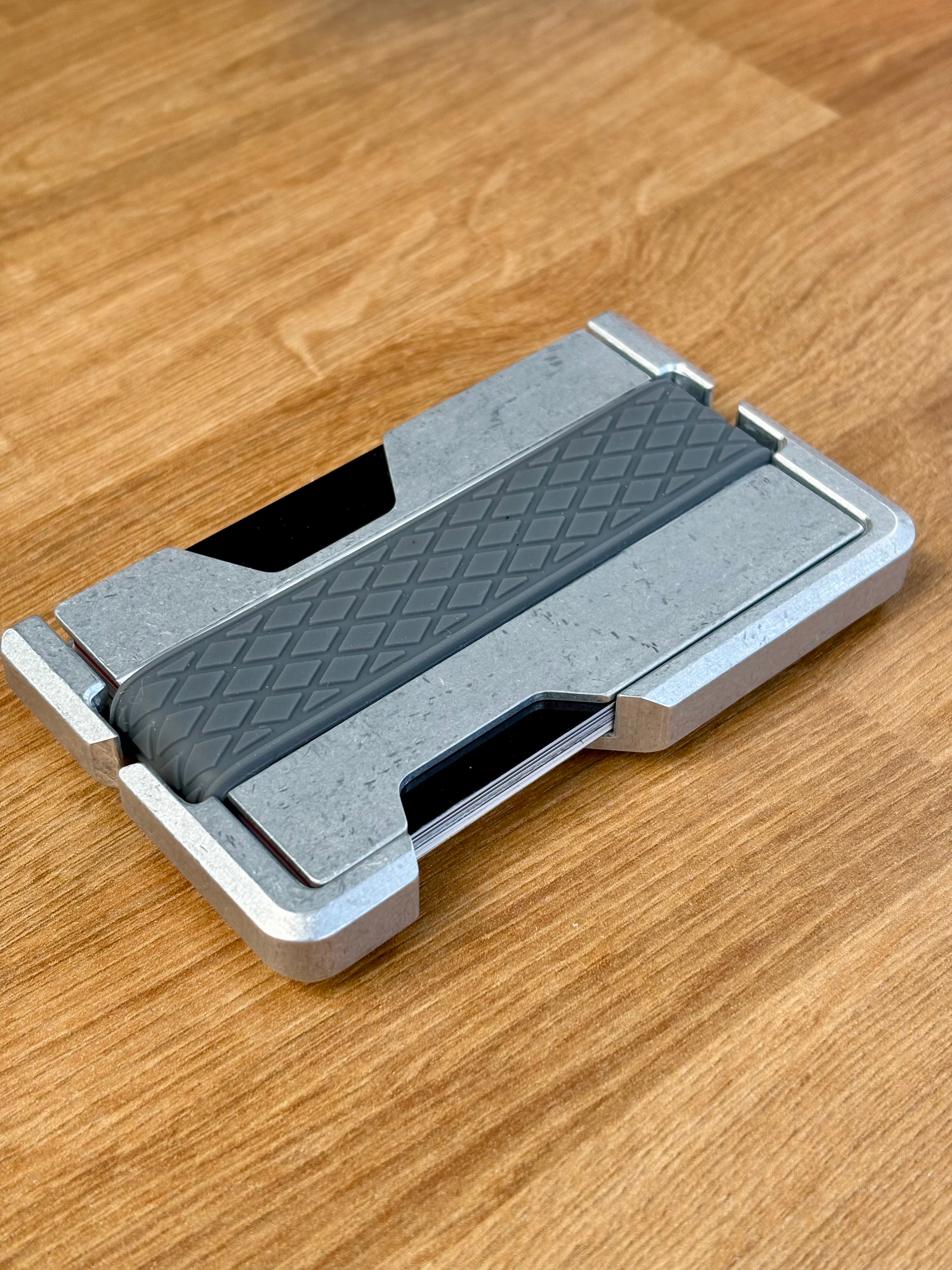 Minimal Card Wallet – Compact Carry, RFID Protection