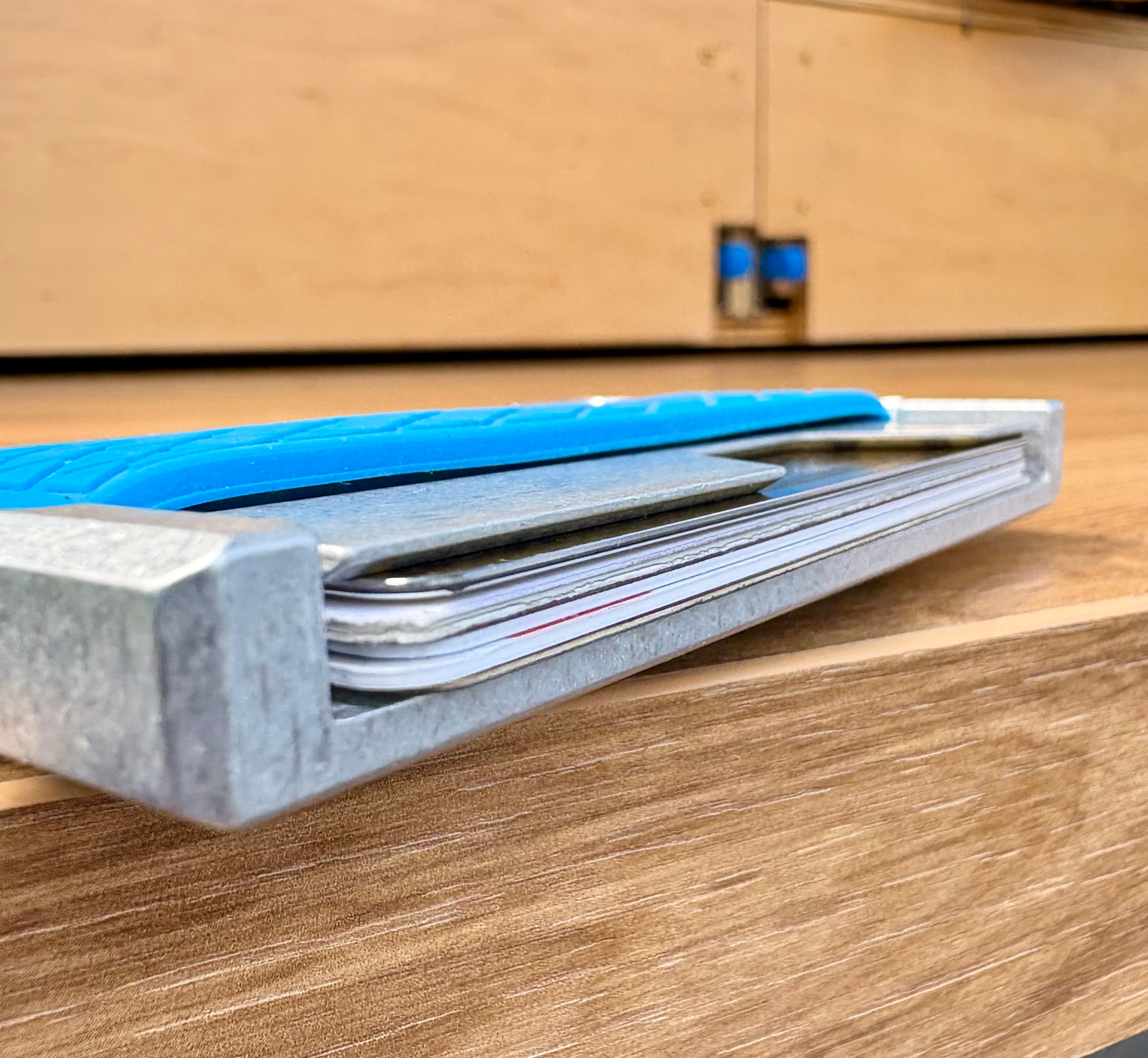 Minimal Card Wallet – Compact Carry, RFID Protection